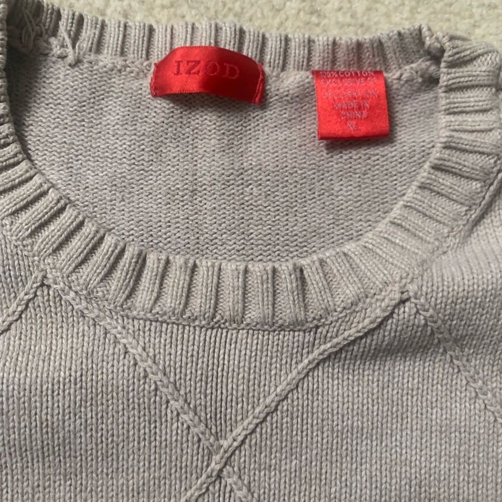 IZOD MEN‘s checkered pattern Gray Sweater